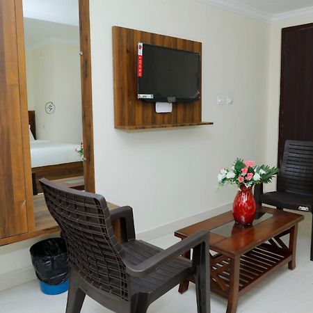 Cnr Residency Hotel Madanapalle Bagian luar foto