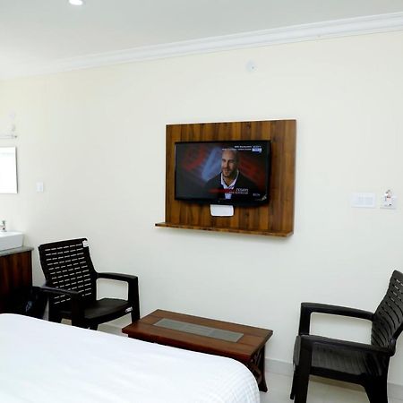 Cnr Residency Hotel Madanapalle Bagian luar foto