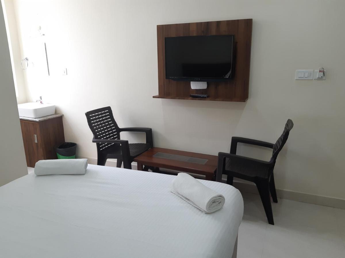 Cnr Residency Hotel Madanapalle Bagian luar foto