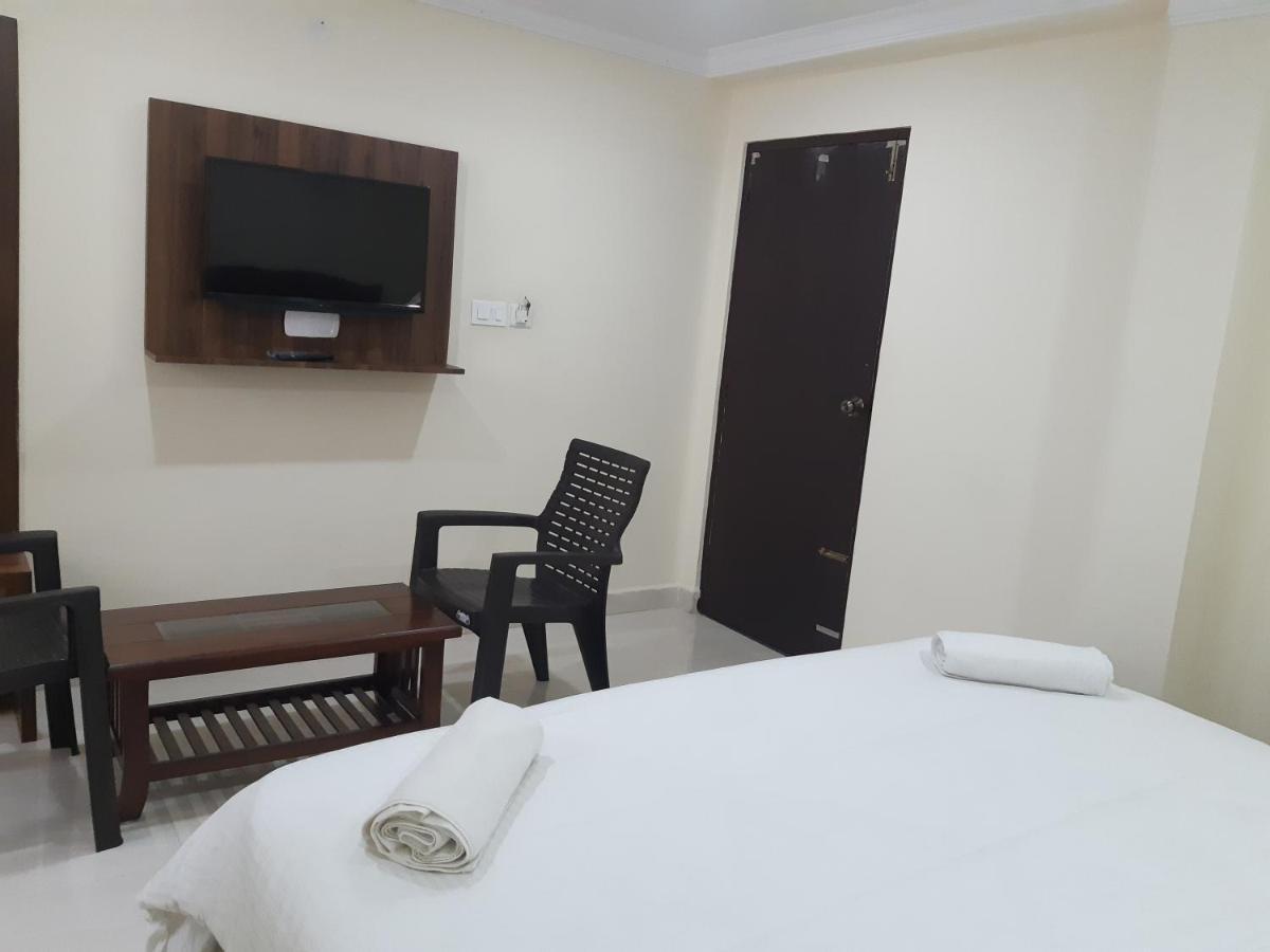 Cnr Residency Hotel Madanapalle Bagian luar foto