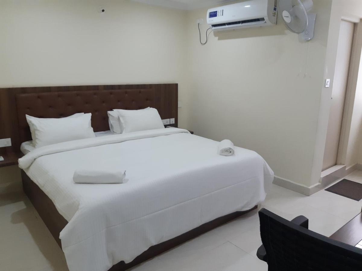 Cnr Residency Hotel Madanapalle Bagian luar foto