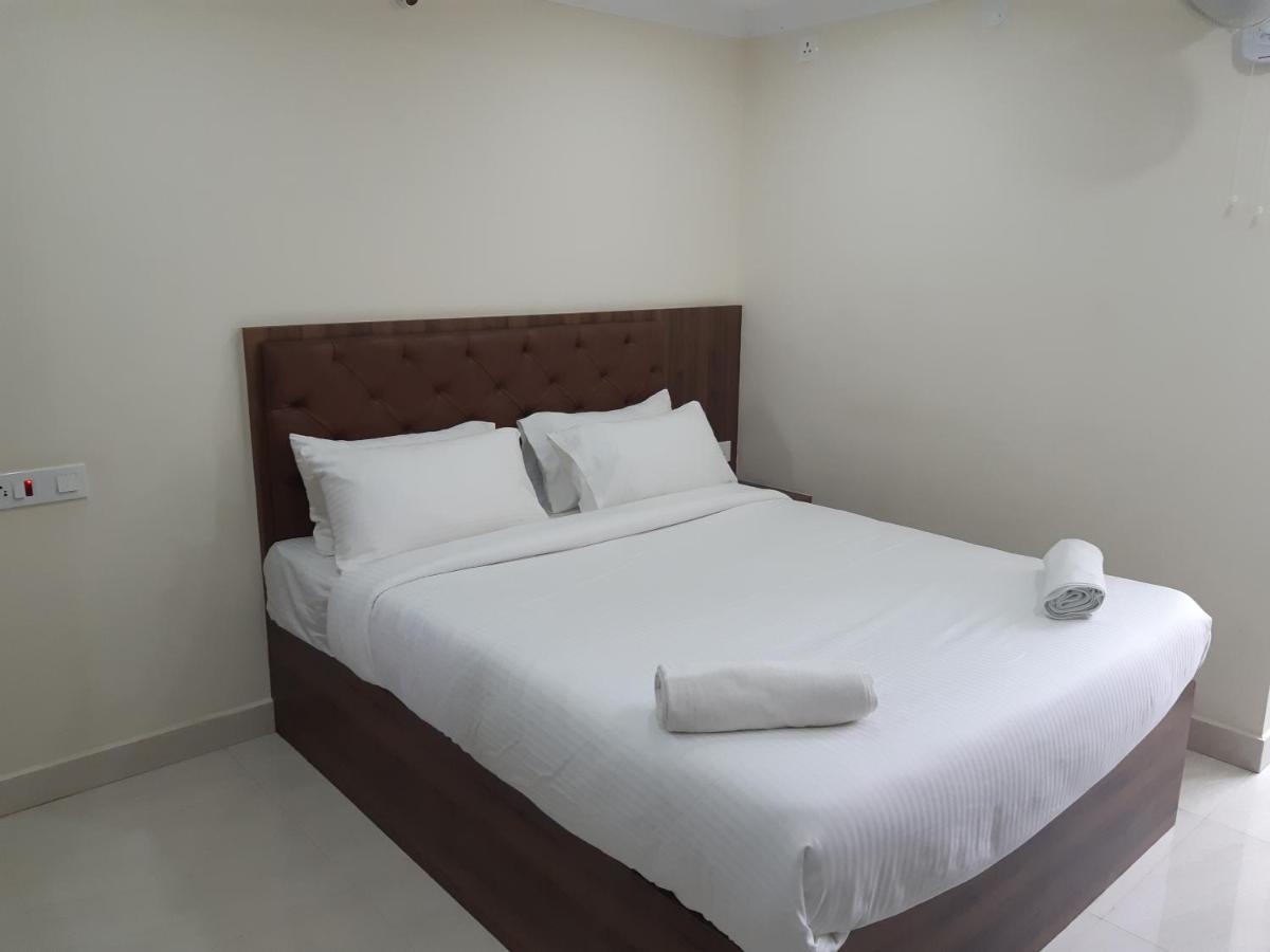 Cnr Residency Hotel Madanapalle Bagian luar foto