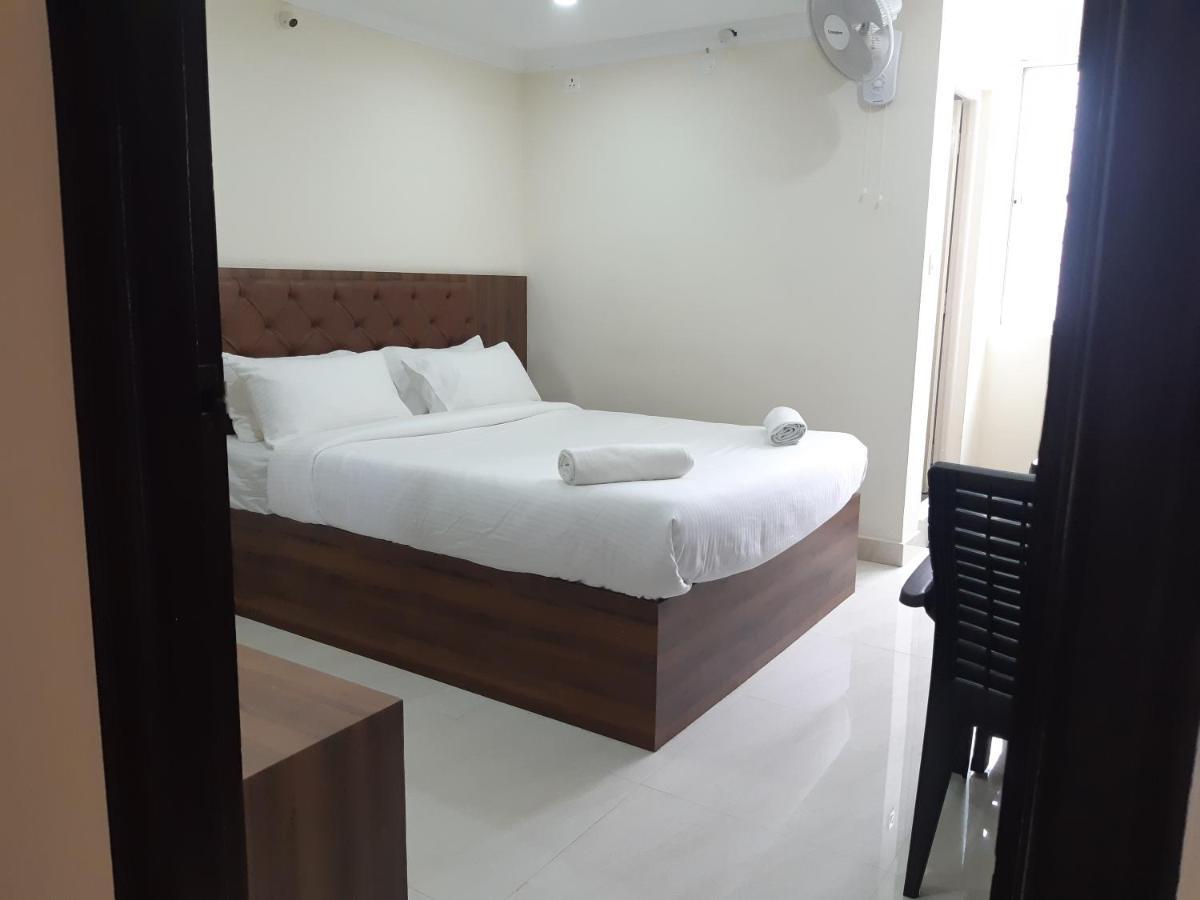 Cnr Residency Hotel Madanapalle Bagian luar foto